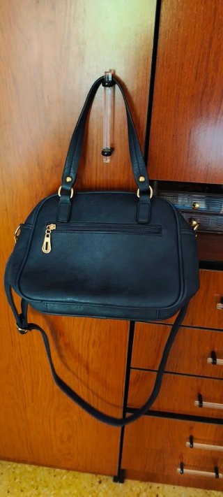 Bolso de colgar y de mano negro