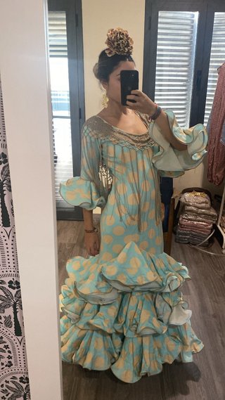 Traje de flamenca turquesa y beige