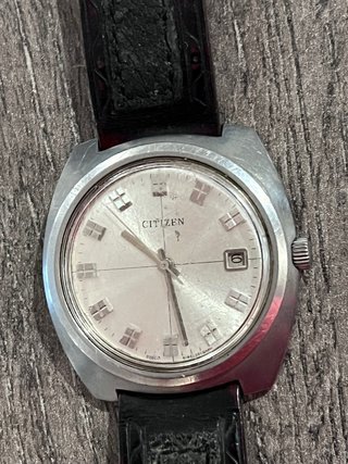 Reloj Citizen Plateado con Correa Negra