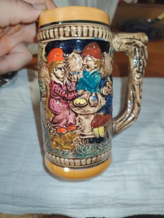 Jarra de Cerámica con Relieve