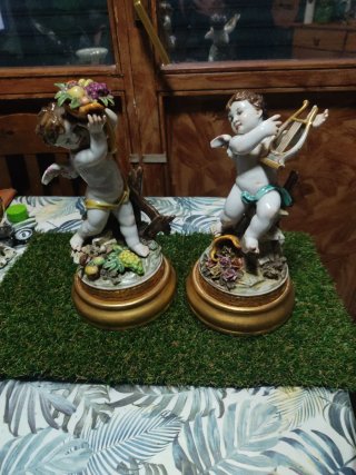 Pareja de Figuras de Querubines
