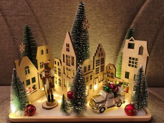 Centro de mesa navideño con luces