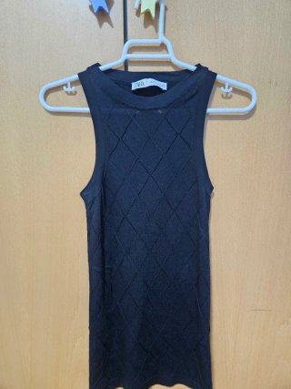Top de punto halter negro Zara