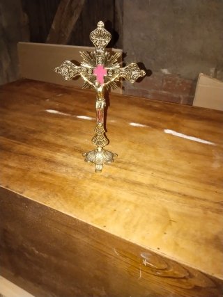 Crucifisso da tavolo dorato
