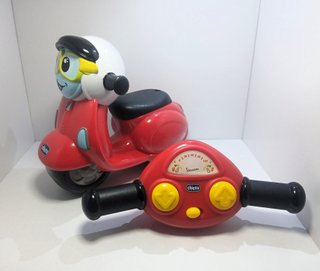 Mota CHICCO Vespa R-C com Som e Guiador Intuitivo