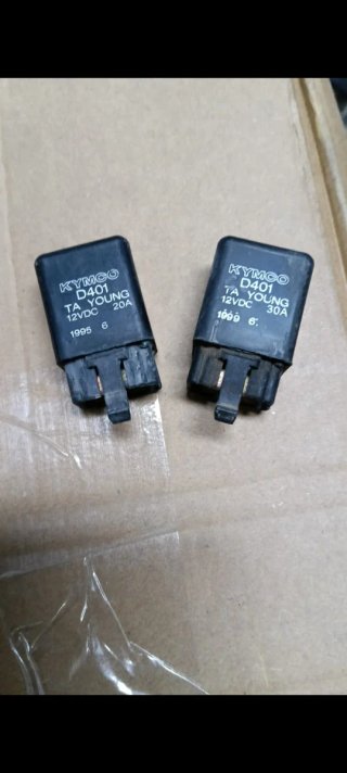2 Relè di avviamento Kymco D401