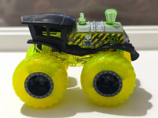 Hot Wheels Monster Truck Toxic Loco Punk