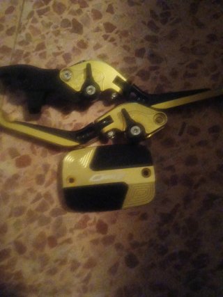 Manetas de freno y tapa de depósito