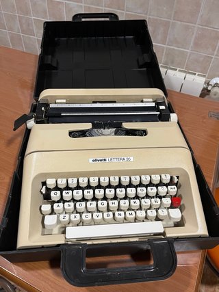 Máquina de escribir Olivetti Lettera 35