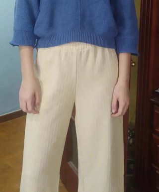 Pantalón de punto rayado color crema