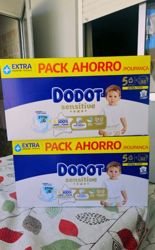 2 Caixas de Fraldas Dodot Sensitive T5+
