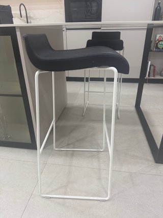 2 Taburetes de Cocina Negros y Blancos