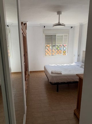 SE ALQUILA HABITACIÓN EN CASA PLAYA GETARES