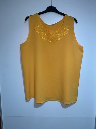 Blusa Amarilla sin Mangas
