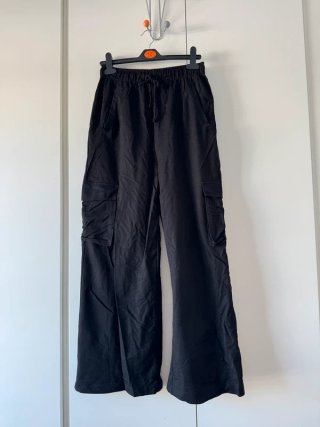 Pantalón cargo negro H&M talla XS