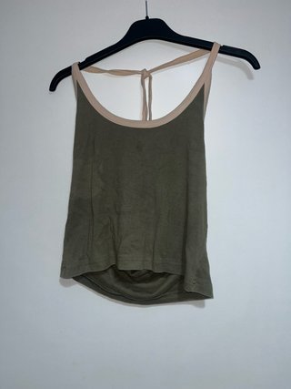 Top verde con tirantes