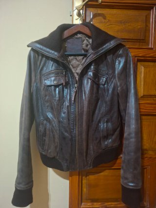 Chaqueta de cuero marrón