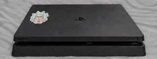 PS4 (PlayStation 4) Slim 1TB + 2 Mandos
