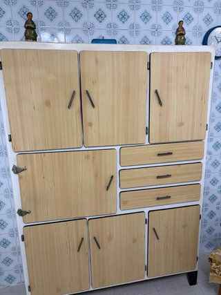 Alacena Antigua de Madera