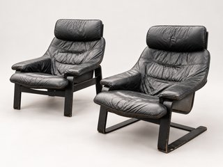 DOS BUTACAS DE CUERO NEGRO