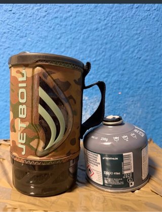 Hornillo Jetboil con cartucho de gas