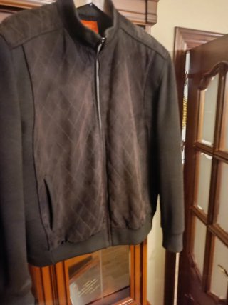 Chaqueta Marrón con Textura Acolchada