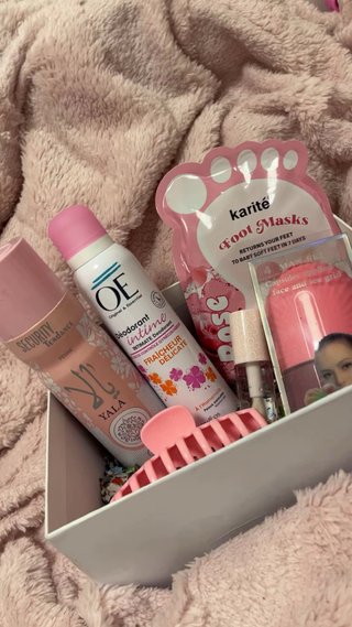 Caja con productos de cuidado personal