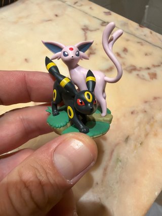 Figura de Espeon y Umbreon TCG