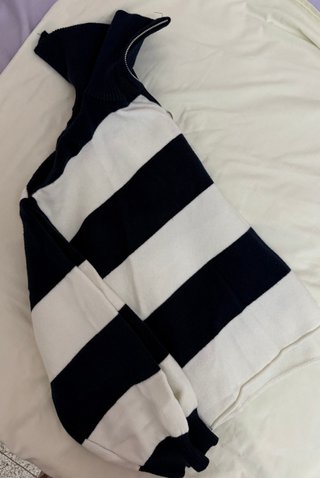 Jersey de rayas blanco y azul oscuro