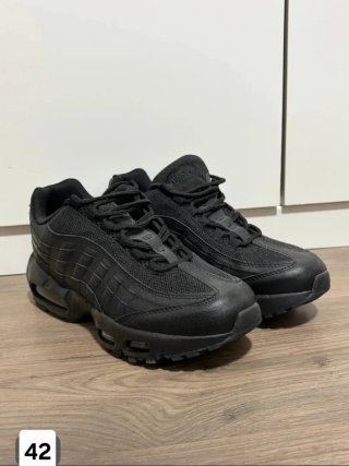 Nike Air Max 95 Negras Talla 42