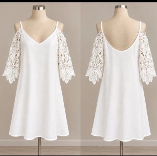 Vestido blanco con mangas de encaje