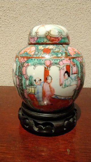 Antiguo Tibor de cerámica de Macao.