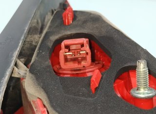 560015 9683460980d piloto trasero peugeot 3008