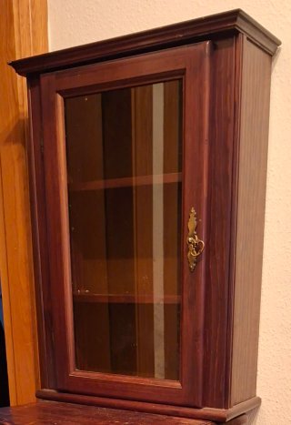Vitrina pequeña o mueble de baño