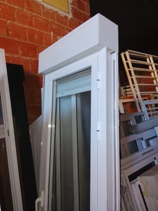 Balconera de Aluminio Blanca con Persiana