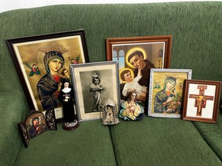 Lote de 9 piezas de arte sacro y cuadros