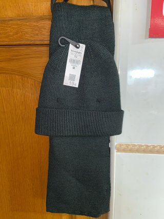 Set de Bufanda y Gorro Gris