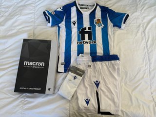Equipación Real Sociedad Macron Niño 120-132cm