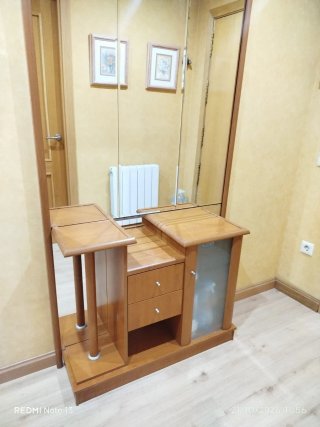 Mueble de entrada con espejo