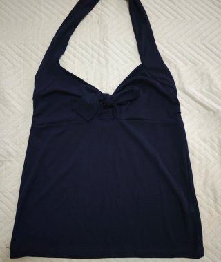 Blusa azul con cuello halter