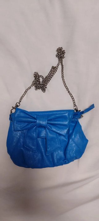 Bolso azul con lazo