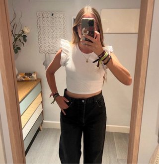Top con volantes Zara