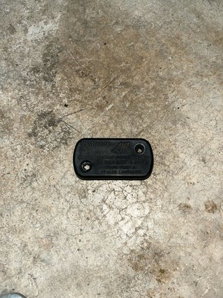 Tapa de bomba de freno AJP
