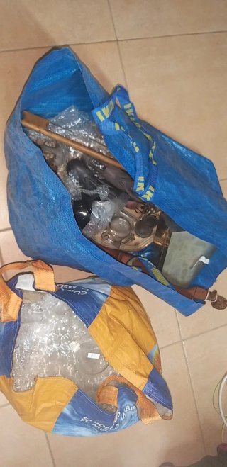Lote de 2 sacos con objetos antiguos