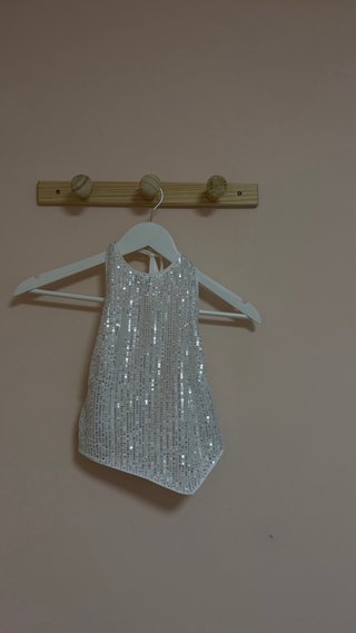 Top de fiesta plateado con lentejuelas