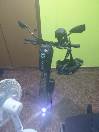 Patinete Eléctrico con Accesorios. (Matriculado)