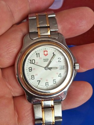 Reloj Swiss Army Plateado y Dorado