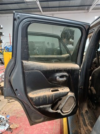 PUERTA TRASERA IZQUIERDA Jeep Renegade (BU)(2014->)