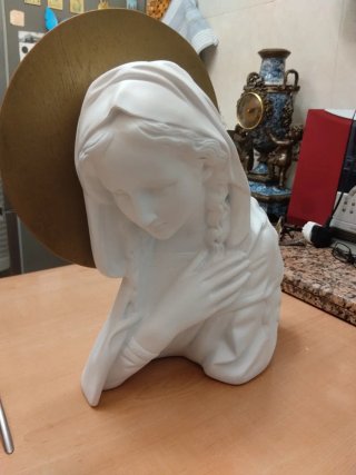 Figura de Virgen en Escayola