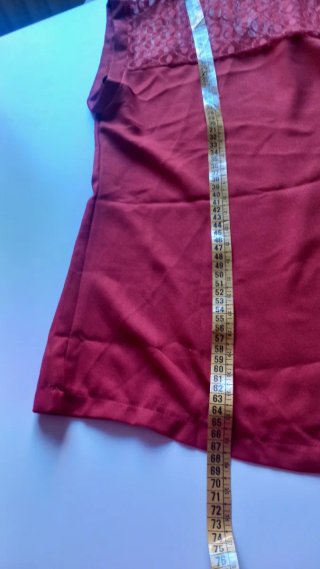Blusa tipo top.